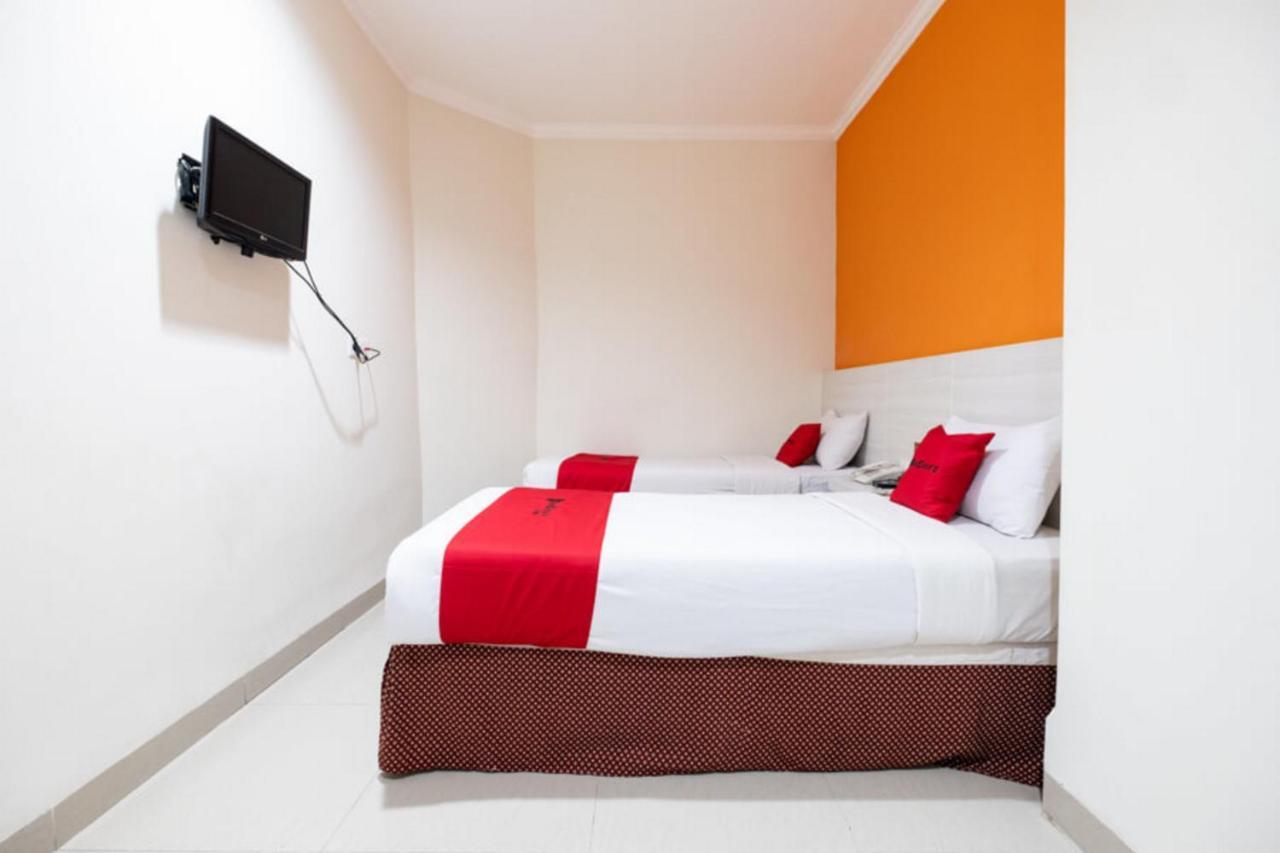 Reddoorz Plus @ Hotel Alden Makassar Dış mekan fotoğraf