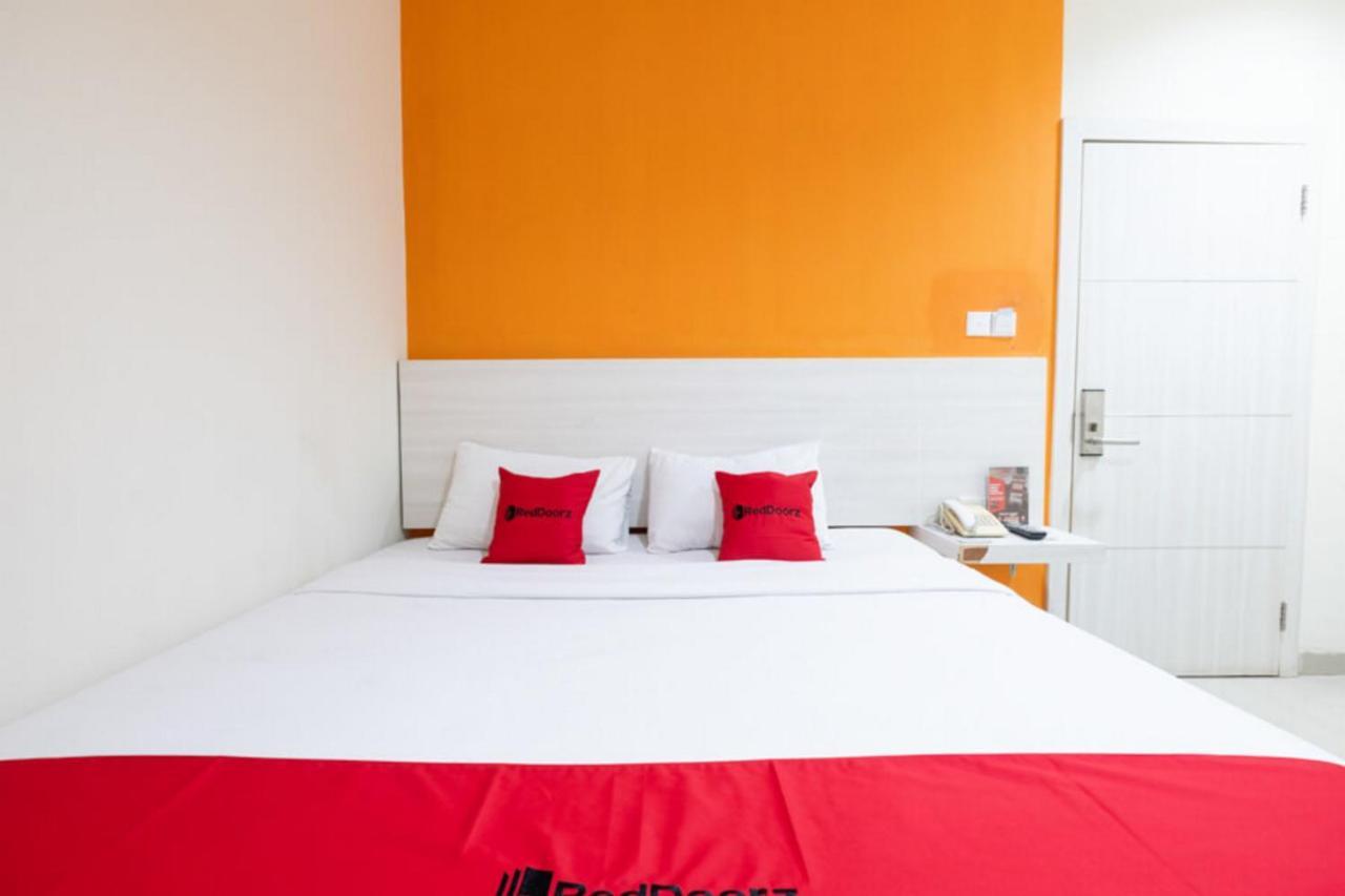 Reddoorz Plus @ Hotel Alden Makassar Dış mekan fotoğraf