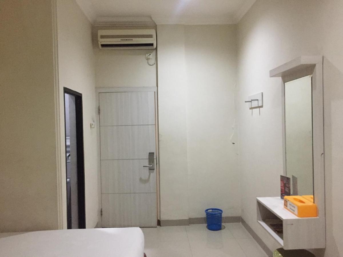 Reddoorz Plus @ Hotel Alden Makassar Dış mekan fotoğraf