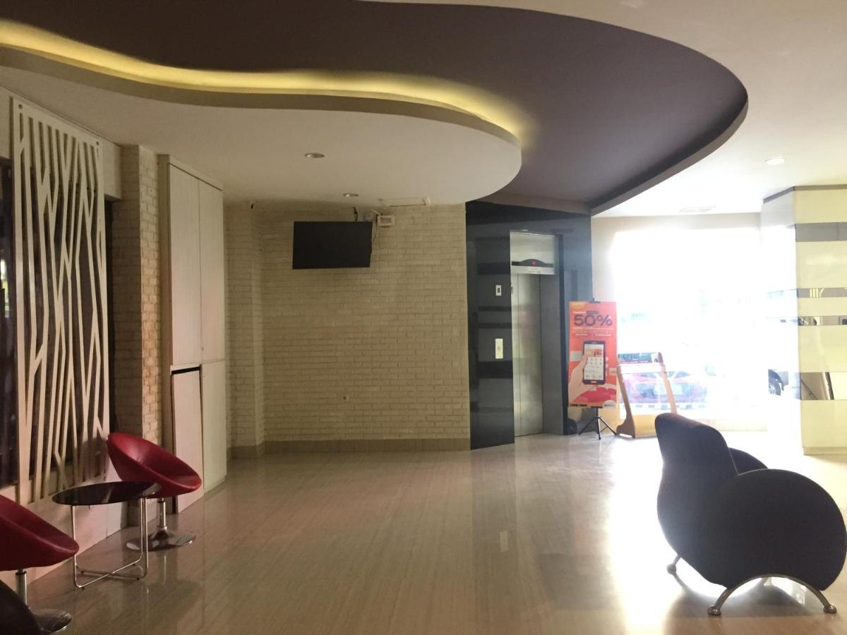 Reddoorz Plus @ Hotel Alden Makassar Dış mekan fotoğraf